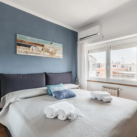Daire Elegant Hideaway Steps From St Peter Roma