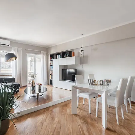 Elegant Hideaway Steps From St Peter Apartment *