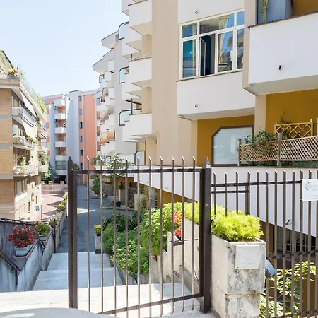 Elegant Hideaway Steps From St Peter Apartamento *