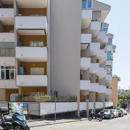 Apartamento Elegant Hideaway Steps From St Peter *