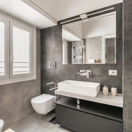 Elegant Hideaway Steps From St Peter Apartamento